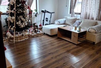 Apartament cu 3 camere decomandat, mobilat în Haliu