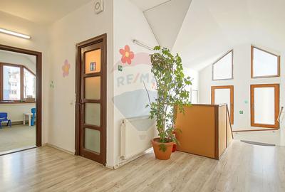 Casă / Vilă cu 9 camere de închiriat în zona Centrul Civic! - 18
