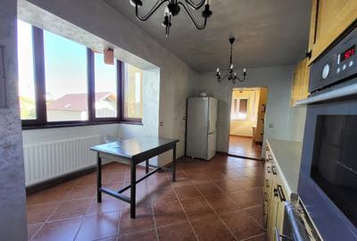 Casă monumentală pe 3 nivele, 5 camere, garaj și curte generoasă – Zona Decebal - 12