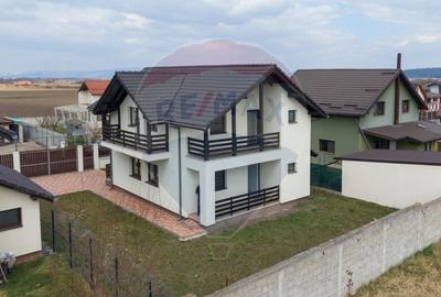 Casă cu 4 camere în Sânpetru