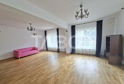 Casa individuala de inchiriat garaj pivnita curte generoasa Strand II - 1