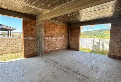 Teren cu bloc rezidential de vanzare,  P+1+M, 6 apartamente, investitie sigura, - 7