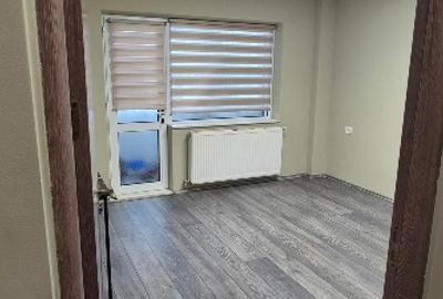 Ofer spre închiriere spațiu comercial – 60 mp, parter bloc zona centrala - 14