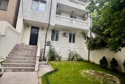 Casă individuală cu 10 camere în Parcul Carol