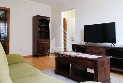 Apartament cu 3 camere semidecomandat, mobilat în Central