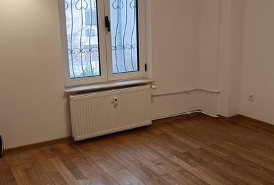Apartament cu 3 camere decomandat în Nerva Traian