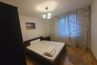 Apartament cu 3 camere semidecomandat, mobilat în Titan