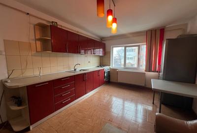 Apartament 2 camere transformat in 3  Zona Piata - Romtelecom etaj 3/4 - 55 mp