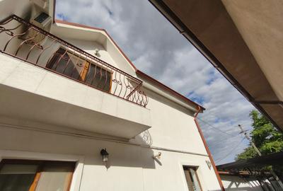 Casă individuală cu 8 camere în Central