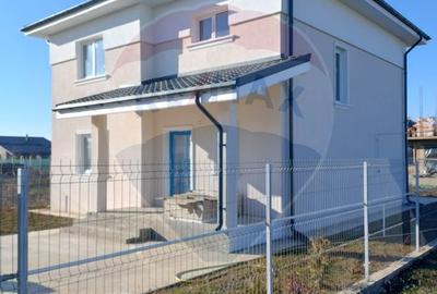 Casă cu 5 camere în Samurcași