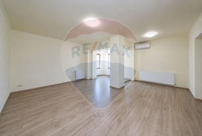 Apartament cu 4 camere de vânzare în zona Centrul Civic - 2