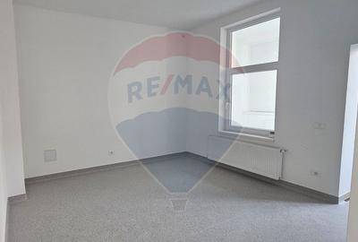 Spațiu comercial pe strada Elena Ghiba Birta - 6