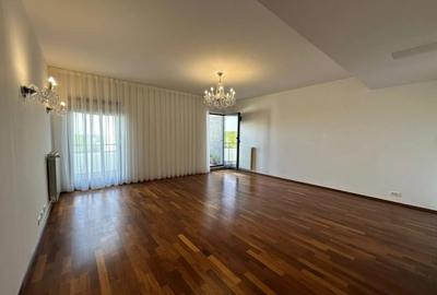 Apartament cu 4 camere semidecomandat, mobilat în Băneasa