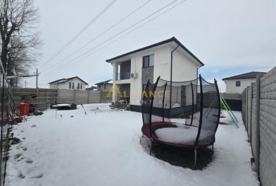 Casă cu 4 camere în Berceni