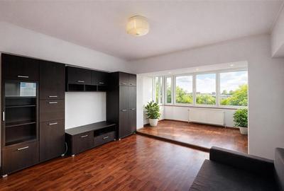 Apartament cu 3 camere decomandat, mobilat în Sud