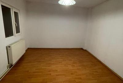 Casă individuală cu 3 camere în Rahova