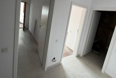 Apartament cu 2 camere decomandat în Berceni