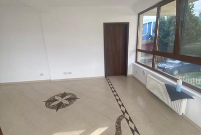 Apartament spatios, parter inalt, bloc nou, loc parcare, comision 0 - 2