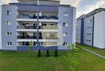 Apartament cu 3 camere semidecomandat, mobilat în Piața Cluj