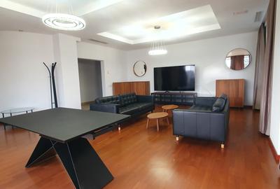 Apartament cu 3 camere decomandat, mobilat în Iancu Nicolae