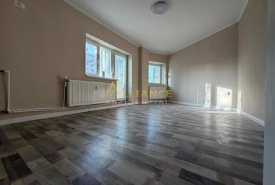 Apartament cu 3 camere decomandat în Apărătorii Patriei