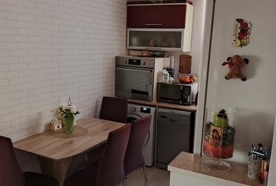 Apartament cu 3 camere decomandat, mobilat în Central