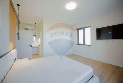 De vânzare Vilă cu 8 camere în Sânmartin, 290 mp util, teren 1100 mp - 43