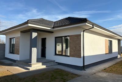 Casă individuală cu 4 camere în Sântandrei