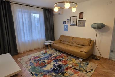 Apartament cu 3 camere semidecomandat în Romană