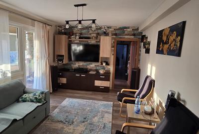 Apartament cu 3 camere semidecomandat în Brâncoveanu