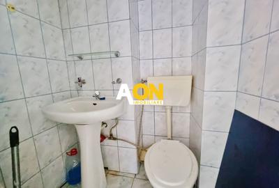Apartament 3 camere, 2 bai, decomandat, etaj 3,  Cetate, zona Mercur - 11