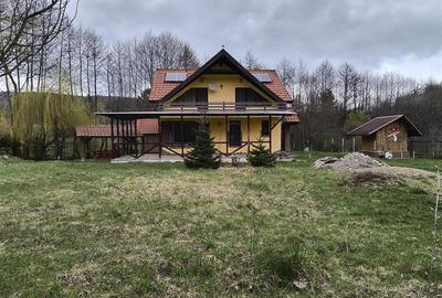 Casă individuală cu 4 camere în Vulcan