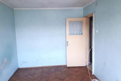 Garsonieră semidecomandată în Micro 38