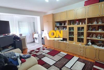 Apartament cu 3 camere decomandat, mobilat în Cetate