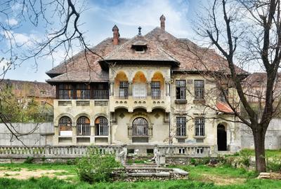 Vila interbelica de vanzare! - 2