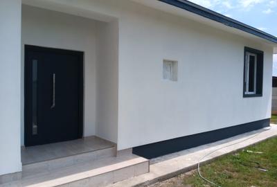 Casă cu 4 camere în Săftica