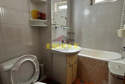 De inchiriat apartament cu 3 camere, zona Bulevard - 10