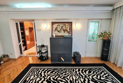 Apartament cu 5 camere decomandat, mobilat în Păcii