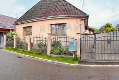 Casă / Vilă cu 5 camere de vânzare în zona Nord-Vest - 1