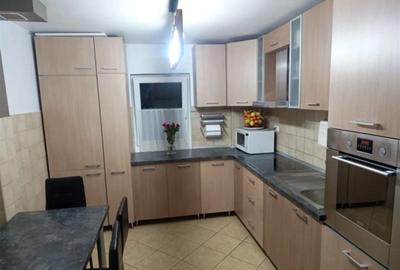 Decomandat, etaj 1 cu 2 bai si 2 balcoane - 1