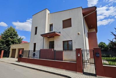 Casă individuală cu 8 camere în Șagului