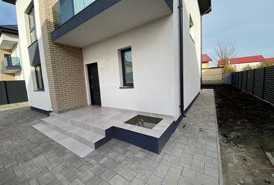 Case individuale cu 4 camere si mansarda. Teren 400 mp. Comision 0 - 4