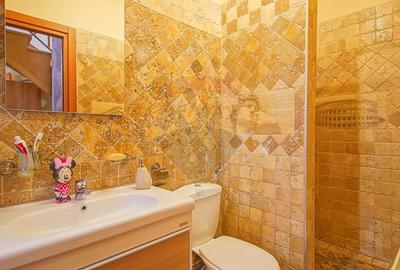 Casă / Vilă cu 4 camere de vânzare în zona Tractorul - 12