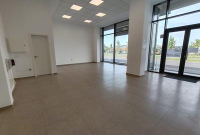 Spațiu comercial, de 62 mp, în Tractorul