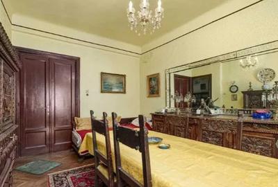 Apartament cu 3 camere decomandat în P-ța Universității