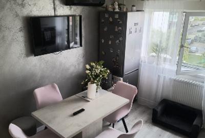 Apartament cu 2 camere decomandat, mobilat în Nufărul