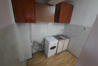 Garsoniera, etajul 1/4, zona Nicolina - 3