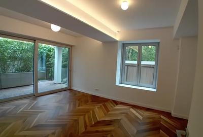 Parter cu terasă de 27 mp în Băneasa, 3 camere - 4