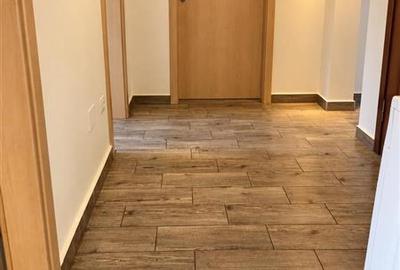 Apartament cu 2 camere decomandat în Tractorul