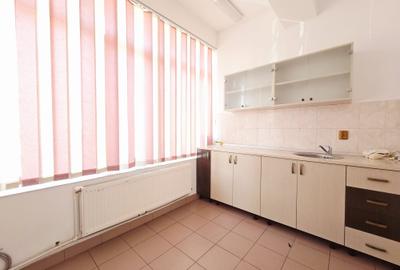 Spatiu comercial 55 mp str Domneasca zona caminelor studentesti - 10